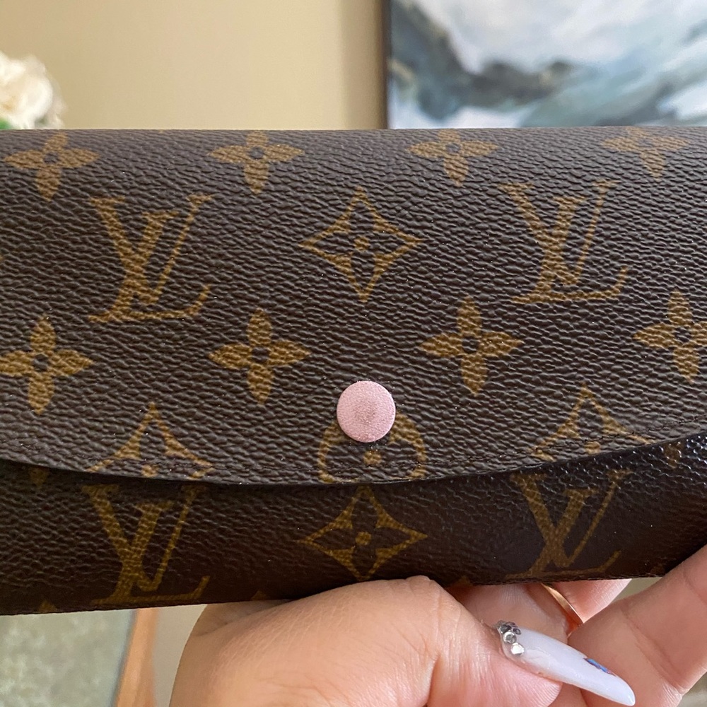 Louis Vuitton emilie wallet
